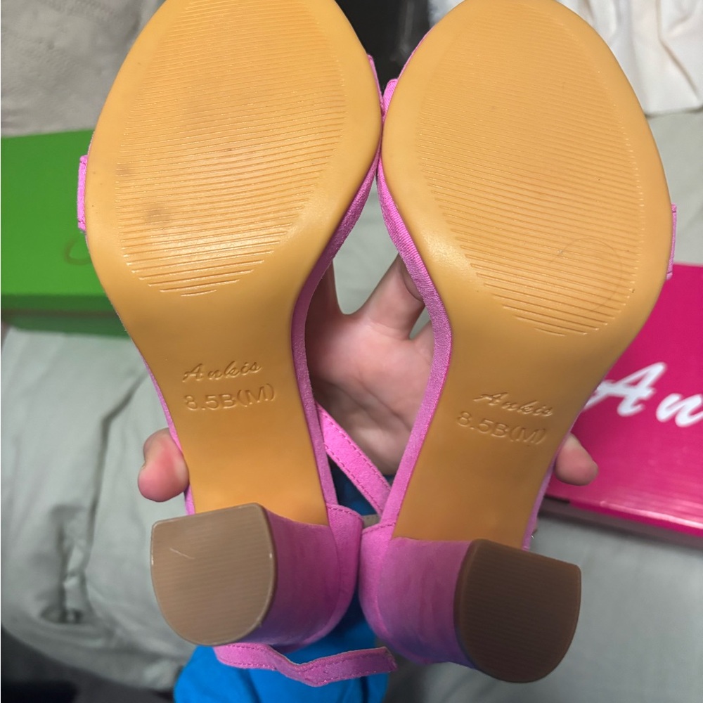 Pink Heels - Picture 3 of 3